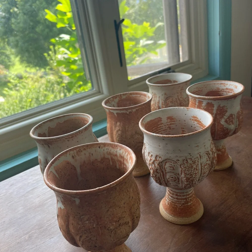 Vintage handmade stoneware pottery rust sand color goblet mugs - Picture 4 of 7